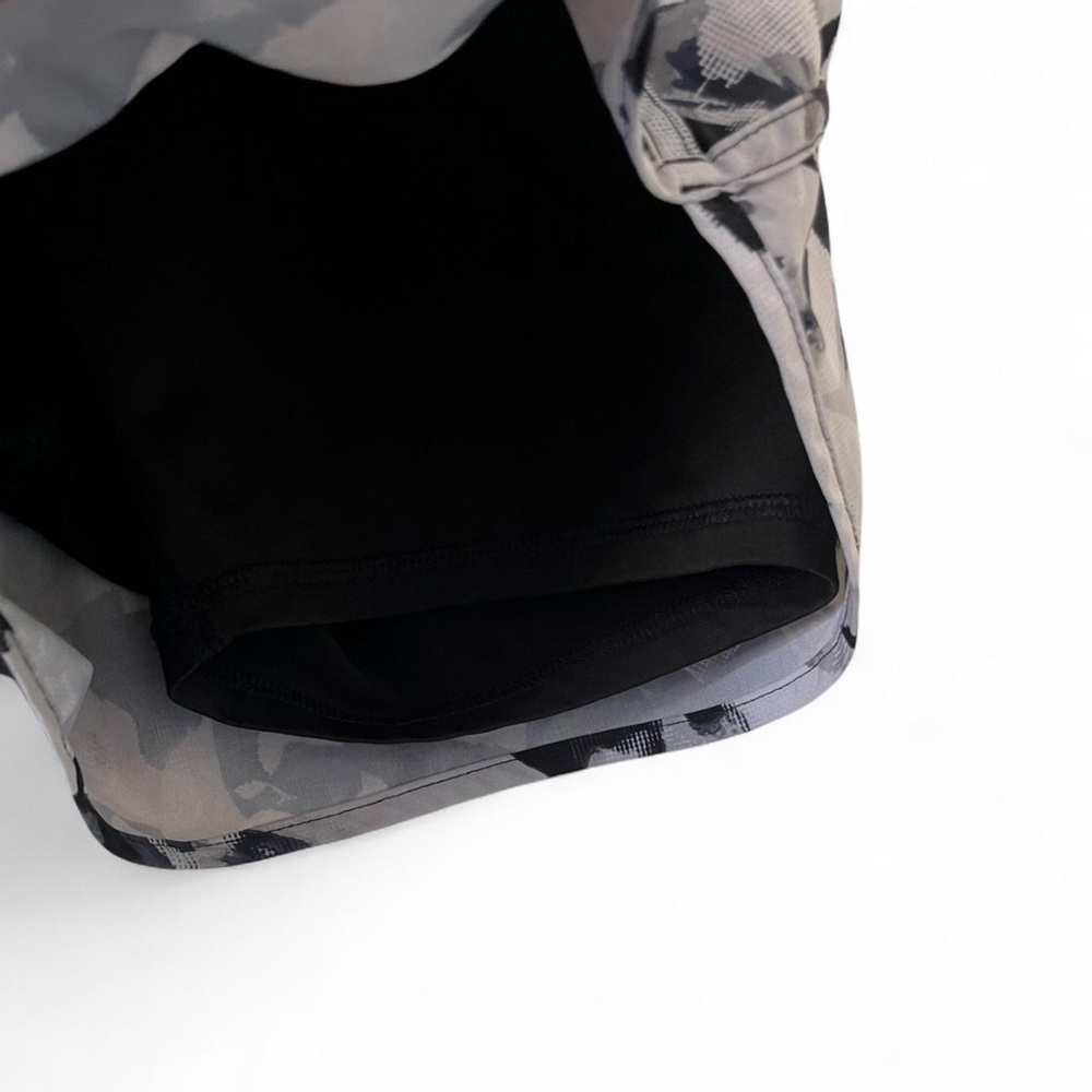 Women’s Small Avia 2 in 1 Black Gray White Floral Camo Athletic Running Shorts - Picture 5 of 9
